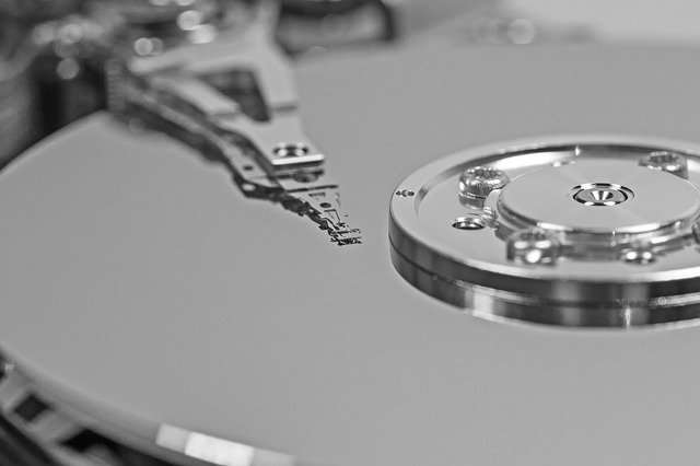 パソコンの処分時にハードディスクやSSDのデータを消去する方法